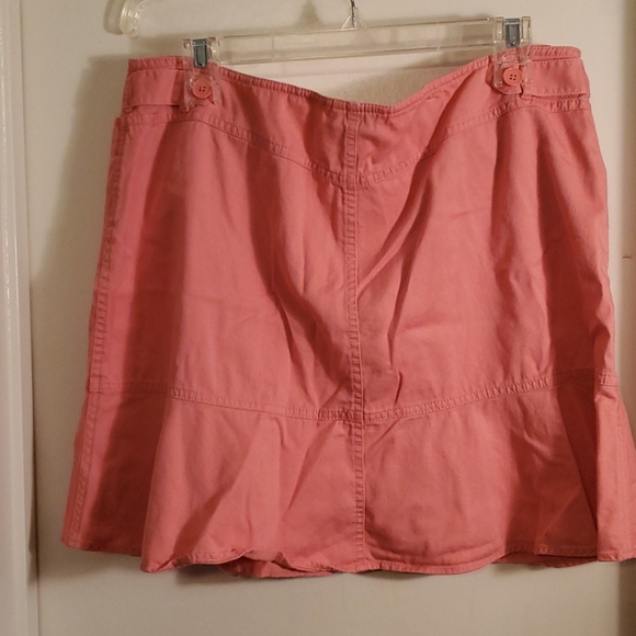 Above the knee LOFT skirt - Picture 3 of 3